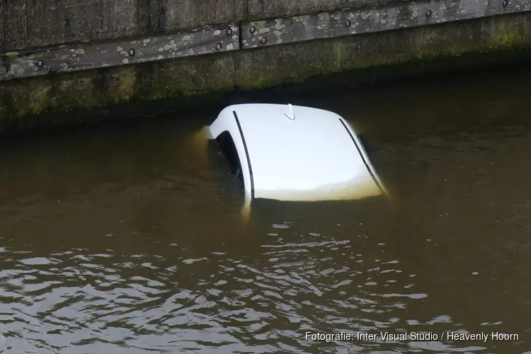 Auto te water in Schagerbrug