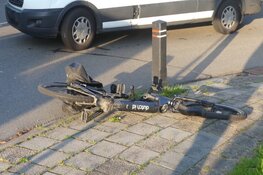 Fietser gewond na aanrijding in Schagen, weg dicht voor sporenonderzoek