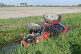 Tractor in sloot Schagen, hulpdiensten massaal ter plaatse
