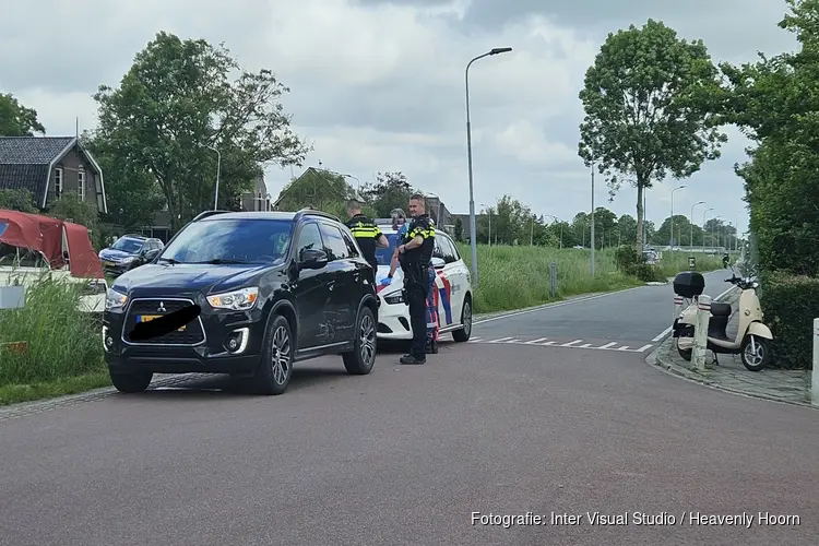 Scooter tegen auto gereden in Schagerbrug