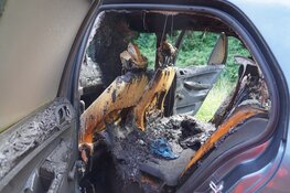Auto door vlammen gegrepen op Schagerweg