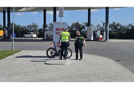 Wielrenner gewond bij botsing met auto in Schagerbrug