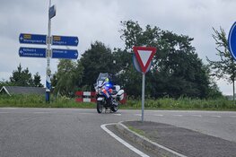 Auto raakt van de weg in Schagen