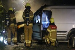 Geparkeerde auto door brand verwoest in Dirkshorn