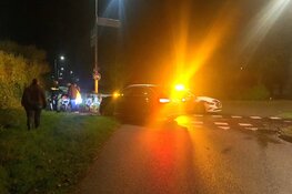 Motorfiets en auto in botsing in 't Zand