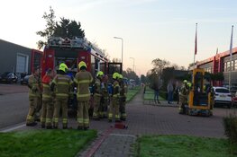 Heftruck begint te branden bij bedrijf in Schagen