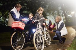 Gratis fietslampjes voor middelbare scholen om verkeersveiligheid te verhogen
