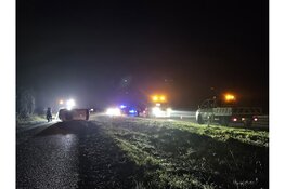 Auto op z'n kant bij ongeluk in Callantsoog, één gewonde