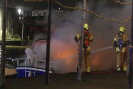 Brand op bootje in Schagen