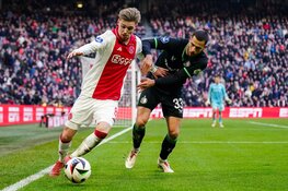 Ajax doet goede zaken met late winst op Feyenoord