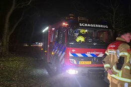 Auto door brand verwoest aan Ruigeweg in Sint Maartensbrug