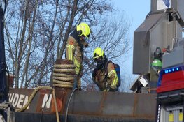 Brand op schip aan Langeloop in Schagen