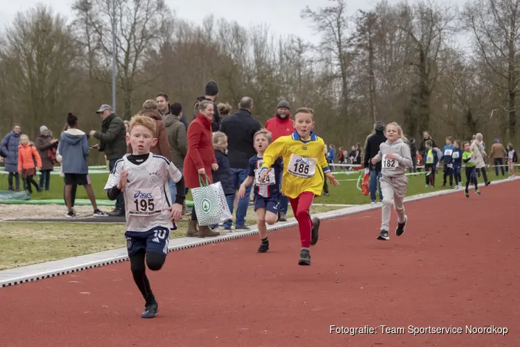 Ren de longen uit je lijf tijdens de Scholierenveldloop in Schagen