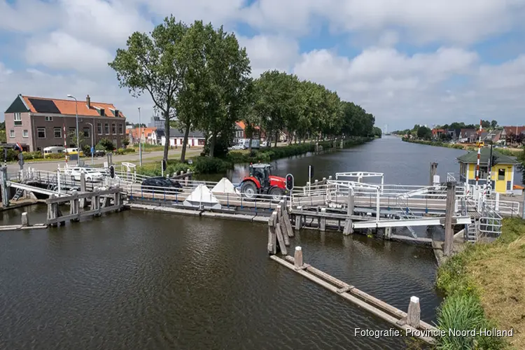 Stremmingen vlotbruggen in Kop van Noord-Holland