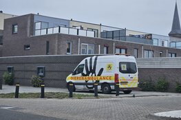 Duif zit vast in dak Makado Centrum