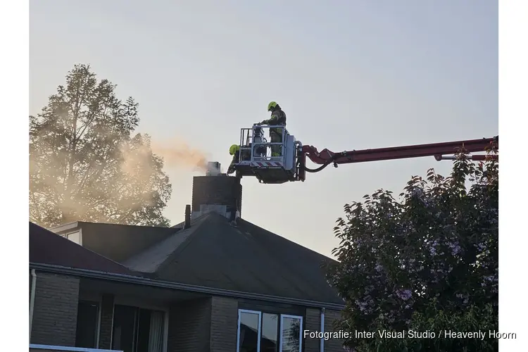 Schoorsteenbrand op Tulpstraat in Waarland