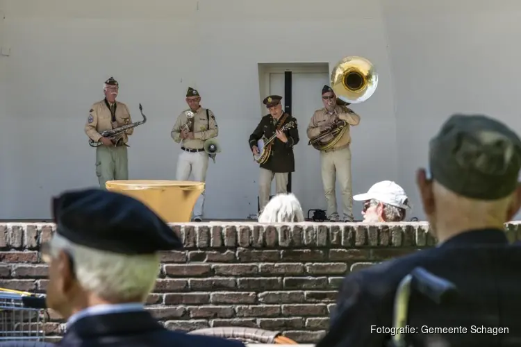 Feestelijk einde van week gezamenlijk herdenken en vieren