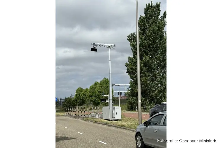 Eerste actieve focusflitser moet afleiding achter het stuur voorkomen