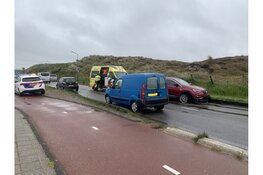 Auto botst op rouwauto in stoet Callantsoog