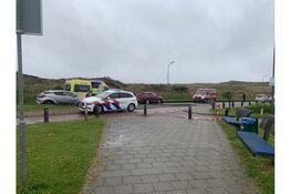 Auto botst op rouwauto in stoet Callantsoog