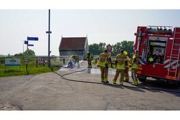 Motor vliegt in brand tijdens rit in Warmenhuizen