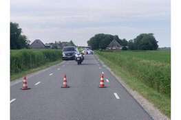 Overgeslagen kampvuur bij woonboerderij Sint Maartensbrug veroorzaakt veel rook en bedreigt woning