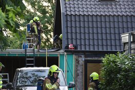 Dakbrand in Tuitjenhorn snel onder controle