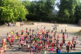Kindcentrum De Hoge Akker vernieuwd schoolplein met groene en inspirerende speelomgeving