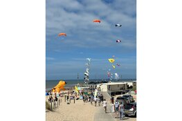 Zonnige tweede dag Vliegerfeest breekt records