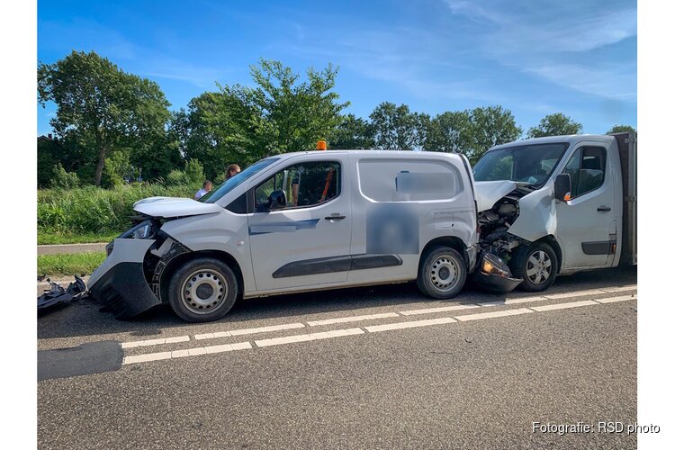 Kettingbotsing op N248 na afslaan auto