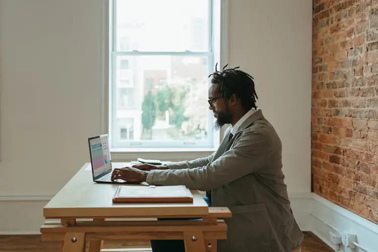 Vijf must-haves voor een productieve thuiswerkplek