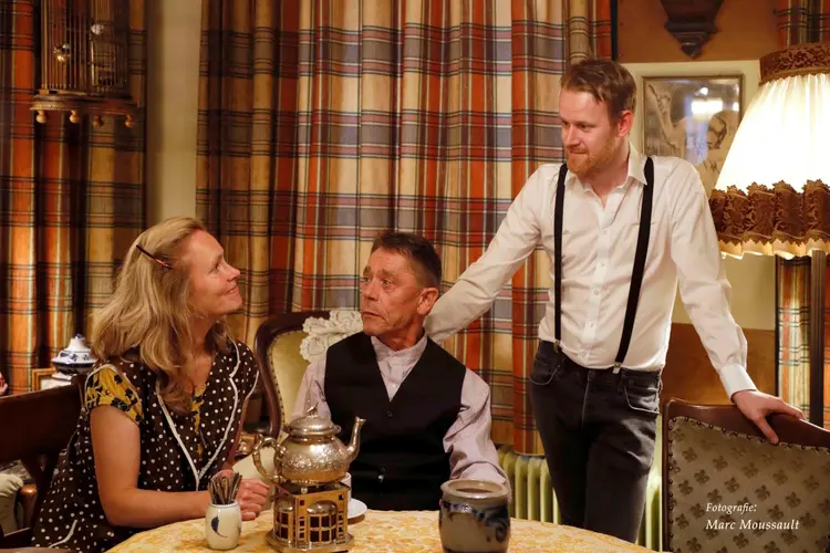 Westfries dialect klinkt door  spel van OZOS weer eens in Scagon De Luxe