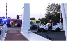 Ernstig ongeval in Anna Paulowna, brandweer moet persoon bevrijden uit gecrashte auto
