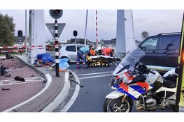 Ernstig ongeval in Anna Paulowna, brandweer moet persoon bevrijden uit gecrashte auto