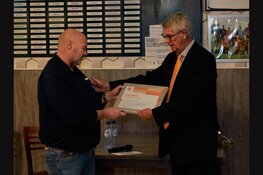 Prachtig afscheid Hollandia T-voorzitter Arnold Hoorn