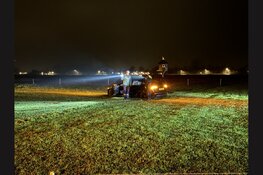 Auto uit de bocht gevlogen op de Rijperweg: aanzienlijke schade, bestuurder naar ziekenhuis