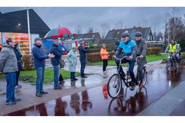 Fietsstraat Sportlaan in Warmenhuizen officieel geopend