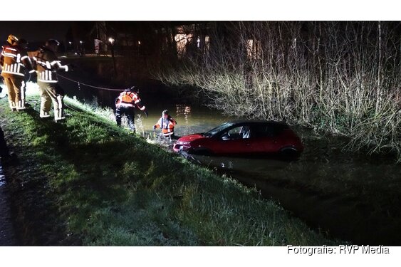 Auto belandt in sloot na omkeermanouvre in Callantsoog