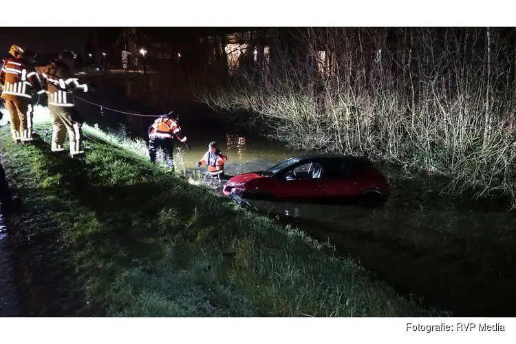Auto belandt in sloot na omkeermanouvre in Callantsoog