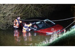 Auto belandt in sloot na omkeermanouvre in Callantsoog
