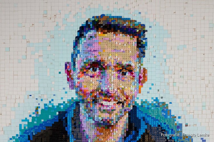 Wouter Monden presenteert ’Met Blokjes’ cabaret dat ergens over gáát in Scagon De Luxe