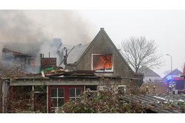 Grote brand in woning in Oudesluis