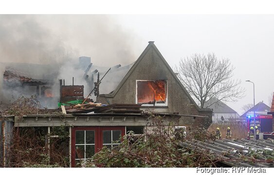Grote brand in woning in Oudesluis