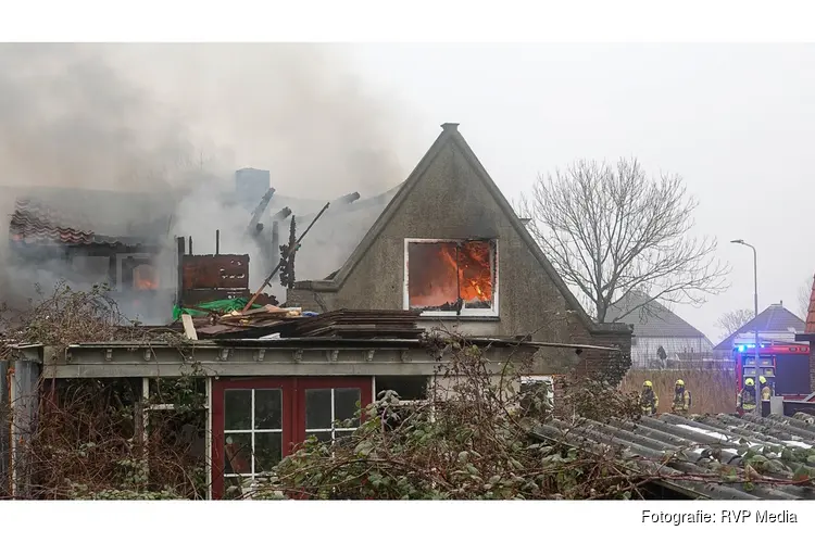 Grote brand in woning in Oudesluis