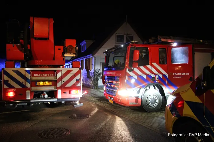 Flinke brand in bijgebouw van woning in Waarland