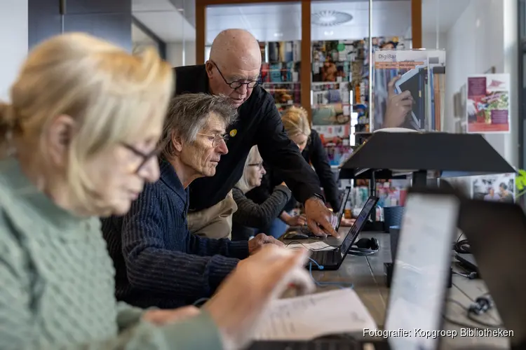 Ton Stam (Digibar) geeft workshop over Gmail in Bibliotheek Schagen