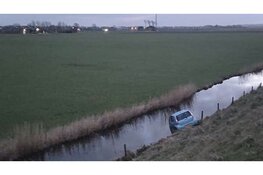 Auto belandt in sloot bij eenzijdig waterongeval in Sint Maarten