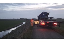 Auto belandt in sloot bij eenzijdig waterongeval in Sint Maarten