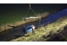 Auto belandt in sloot bij eenzijdig waterongeval in Sint Maarten