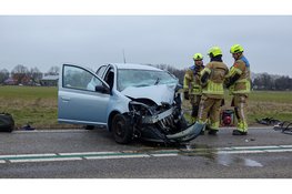 Persoon overleden na frontale botsing op N242